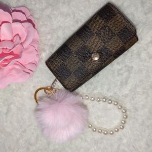 Louis Vuitton Brown Damier Authentic Textured Key Wallet EUC With Bonus Charms